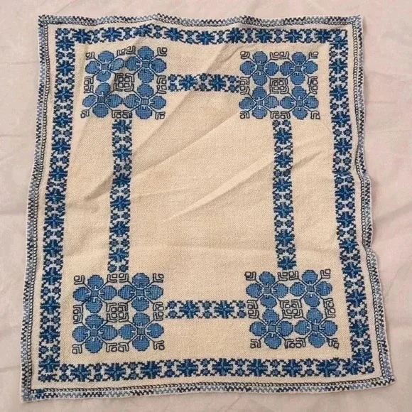 6  Table Napkins - Picture 5 of 8